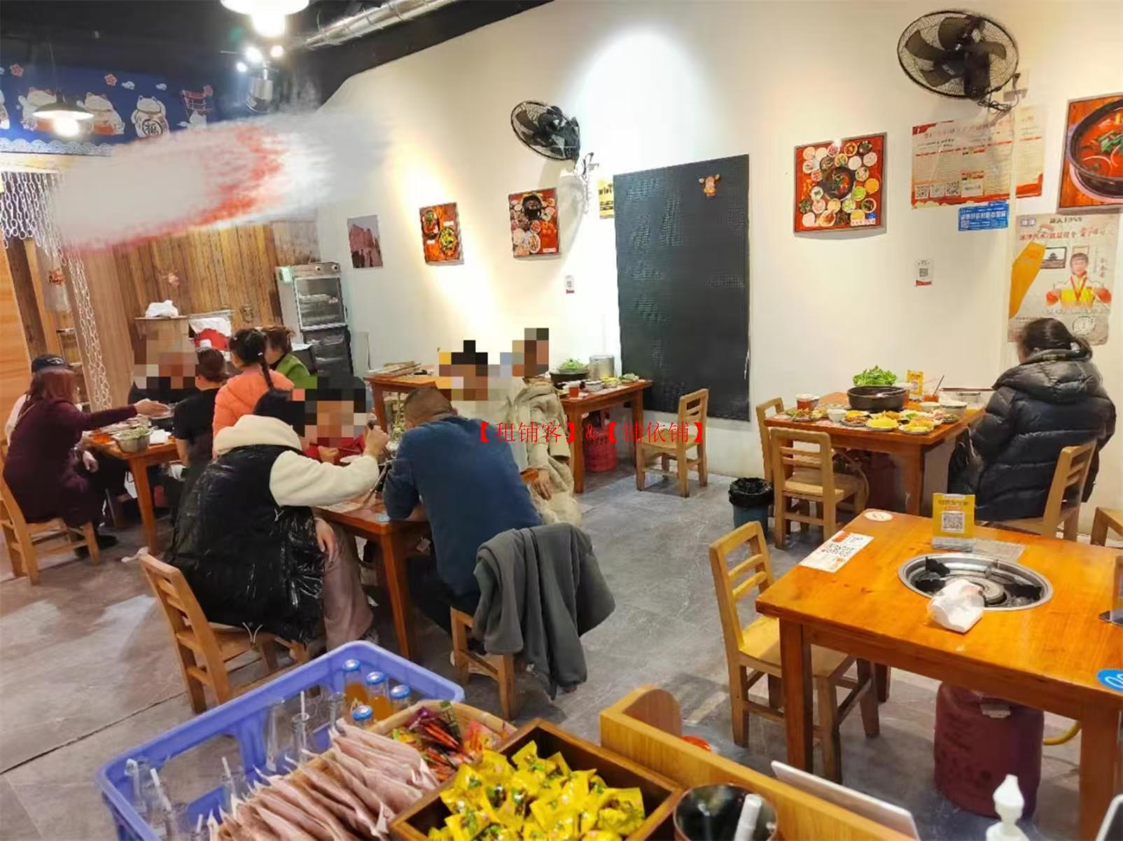 乌当新添寨卫央街80平餐饮店转让 外摆超大